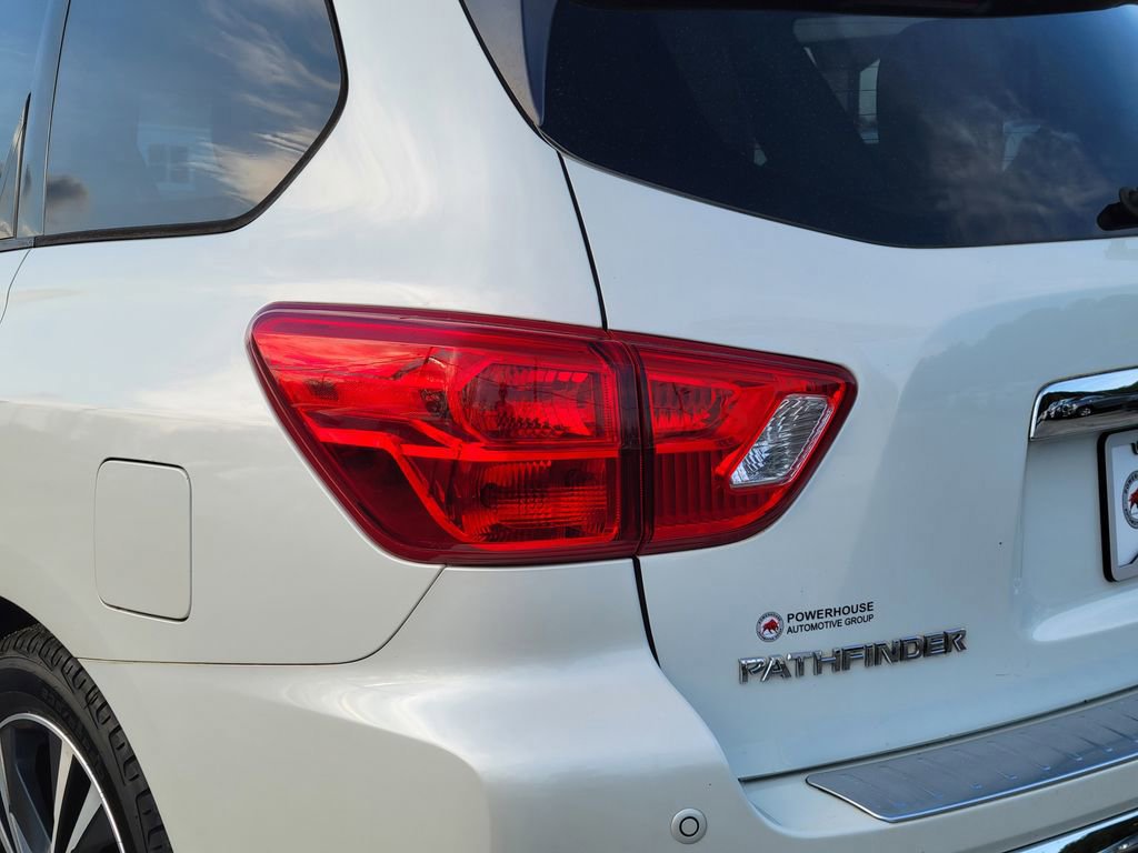 Used 2020 Nissan Pathfinder Platinum w/ Cargo Package image 11