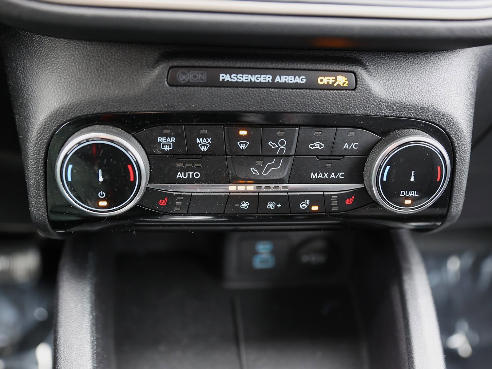 Certified 2022 Ford Escape SEL w/ SEL Stealth AWD Package image 28