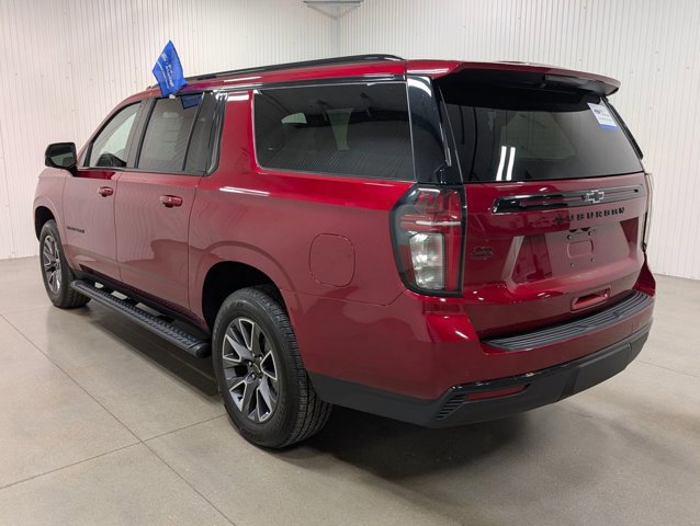 Used 2023 Chevrolet Suburban Z71 w/ Luxury Package image 3