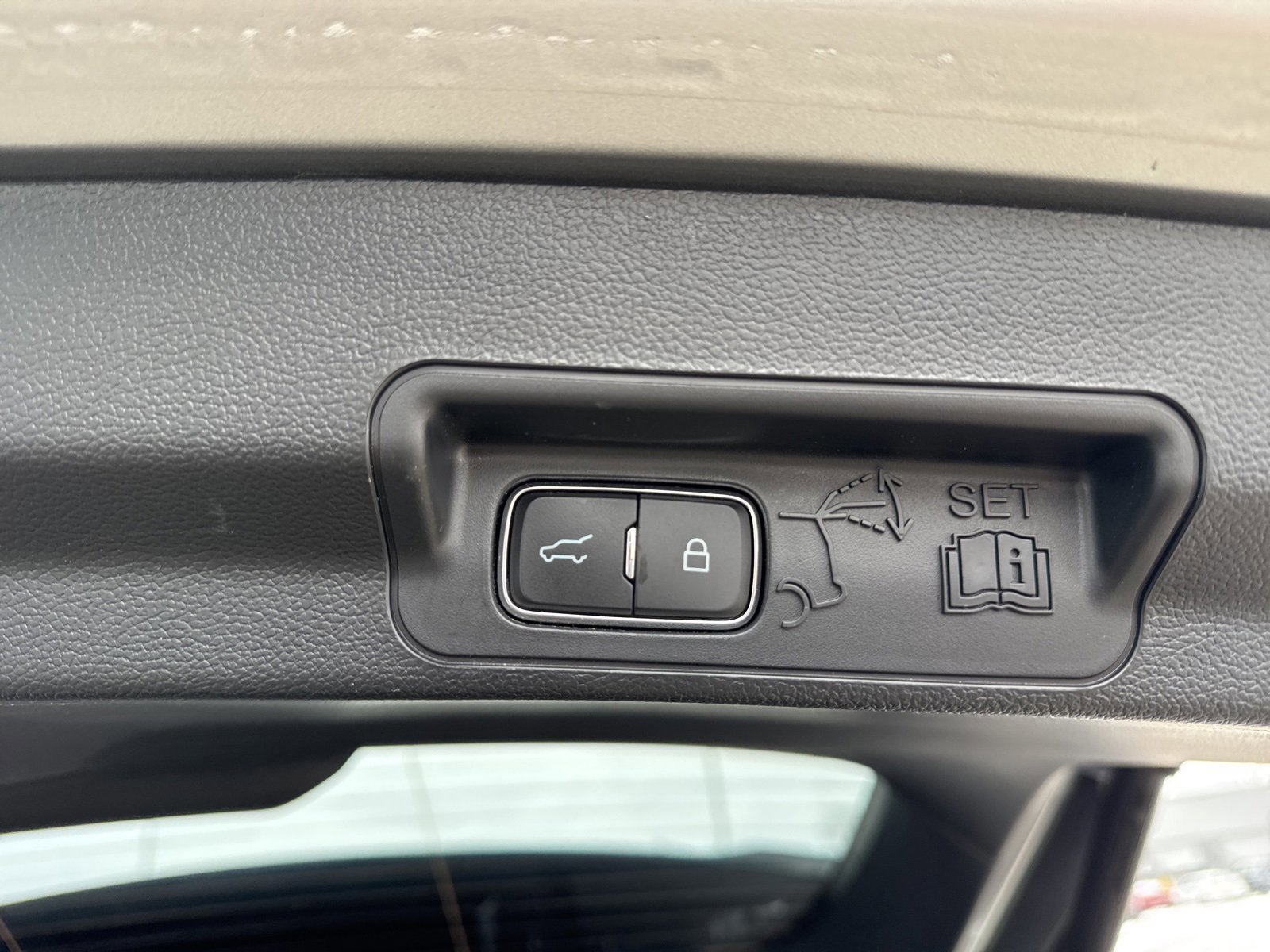 Certified 2023 Ford Explorer XLT w/ Class IV Trailer Tow Package image 39