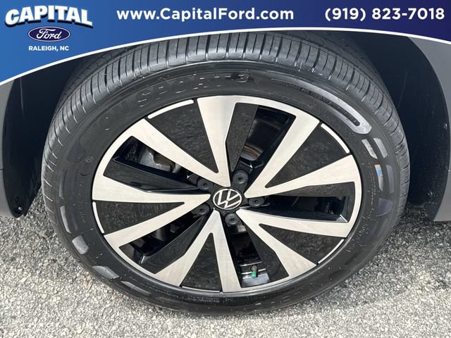 Used 2023 Volkswagen Taos SE w/ Panoramic Sunroof Package AWD/4WD image 13