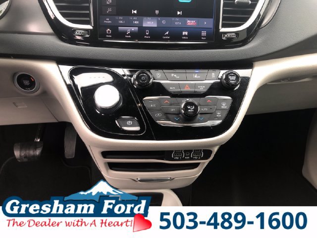 Used 2023 Chrysler Pacifica Touring-L FWD image 22