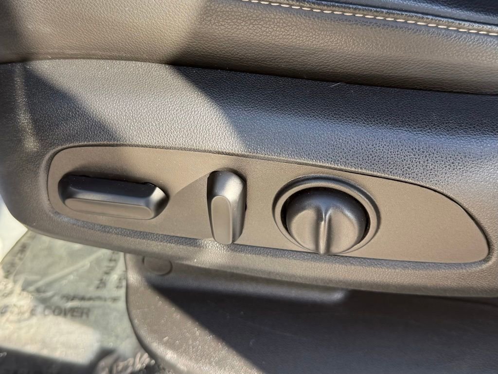 Used 2023 GMC Acadia SLT image 33