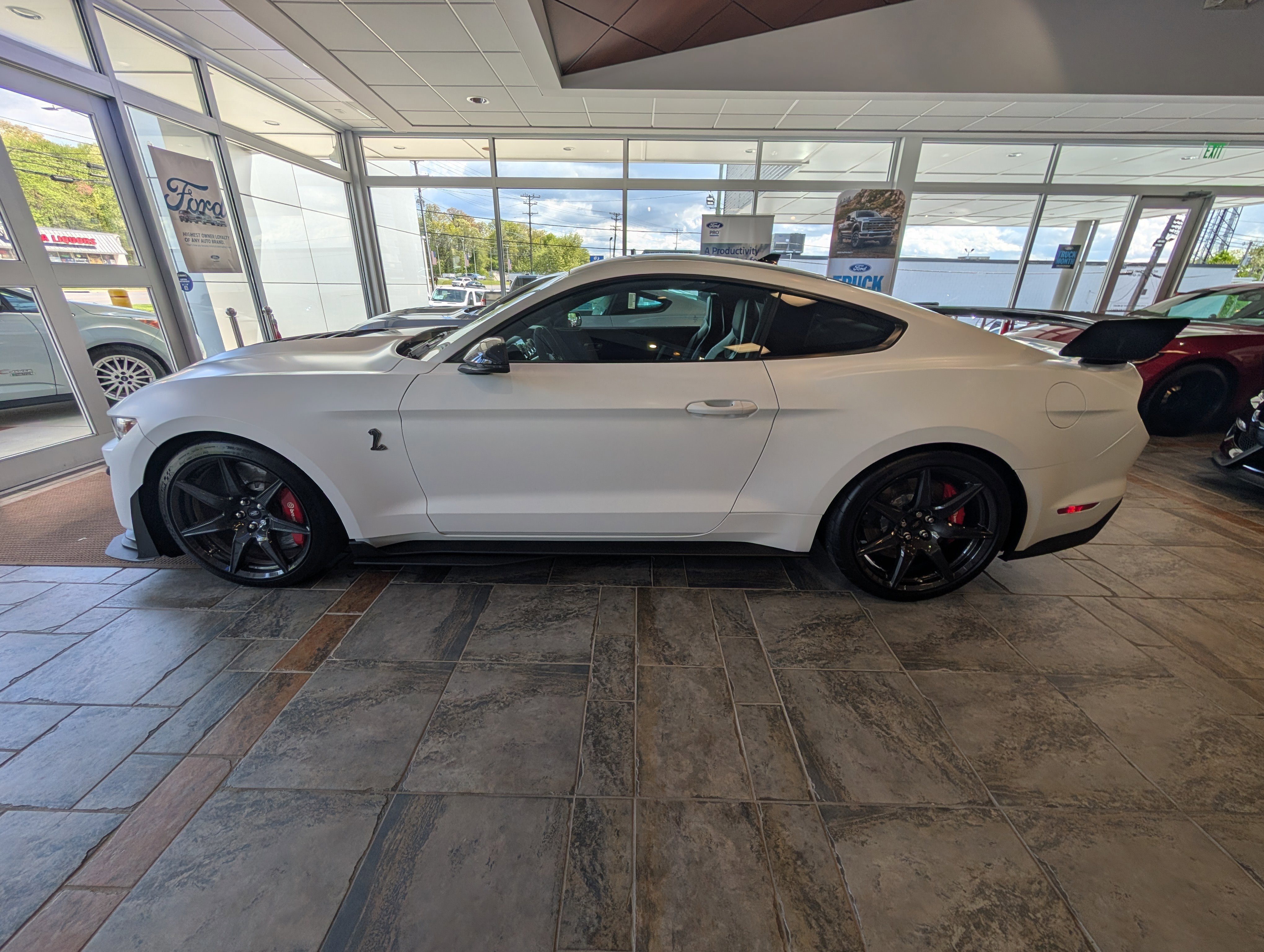 Certified 2022 Ford Mustang Shelby GT500 w/ Carbon Fiber Track Pack RWD image 5