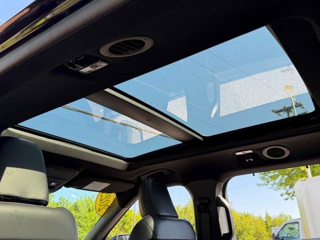 Certified 2025 Ford Explorer ST AWD/4WD image 11