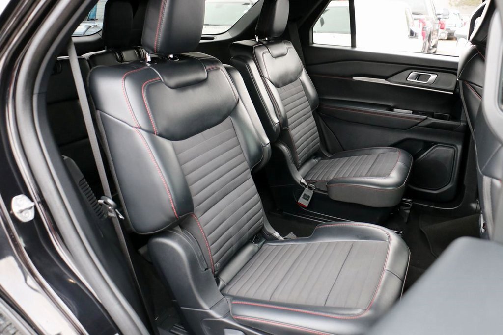 Certified 2025 Ford Explorer ST-Line image 32