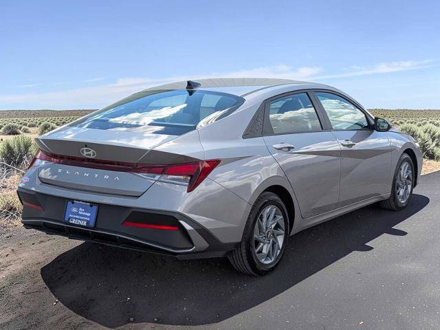 Used 2024 Hyundai Elantra SEL FWD image 6