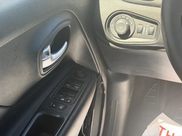 Used 2017 Jeep Renegade Altitude AWD/4WD image 19