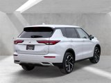 Used 2023 Mitsubishi Outlander SE image 3