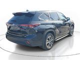 Used 2024 Toyota Highlander XLE image 3