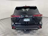 Used 2022 Toyota Highlander XLE image 4
