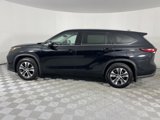 Used 2022 Toyota Highlander XLE image 2