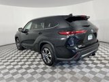Used 2022 Toyota Highlander XLE image 3