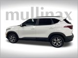 Used 2023 Kia Seltos EX image 2