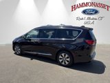 Used 2017 Chrysler Pacifica Platinum image 3