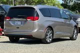 Used 2017 Chrysler Pacifica Limited w/ Advanced Safetytec Group image 5