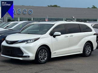 Used 2021 Toyota Sienna XLE image 1