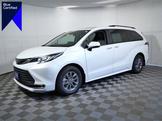 Used 2022 Toyota Sienna XLE image 1