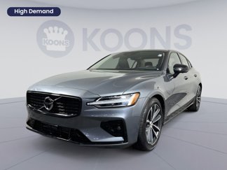 Used 2021 Volvo S60 T5 Momentum image 1