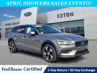 Used 2020 Volvo V60 T5 Cross Country image 1