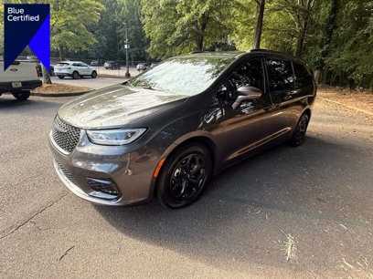 Used 2021 Chrysler Pacifica Limited w/ Uconnect Theater Family Group