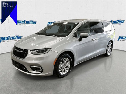 Used 2023 Chrysler Pacifica Touring-L