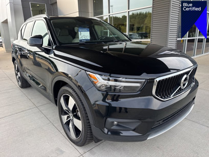 Used 2021 Volvo XC40 T5 Momentum w/ Premium Package
