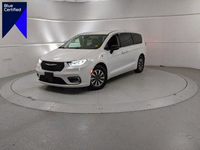 Used 2024 Chrysler Pacifica Select