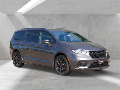 Used 2022 Chrysler Pacifica Limited w/ S Appearance Package