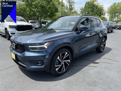 Used 2022 Volvo XC40 T5 R-Design w/ Advanced Package
