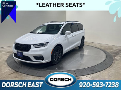 Used 2021 Chrysler Pacifica Limited w/ Uconnect Theater Family Group