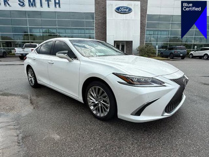 Used 2021 Lexus ES 300h Ultra Luxury w/ Accessory Package 2
