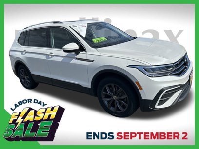 Used 2023 Volkswagen Tiguan SE w/ Panoramic Sunroof Package