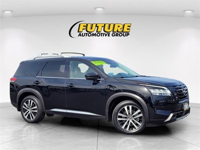 Used 2023 Nissan Pathfinder Platinum w/ Black Appearance Package