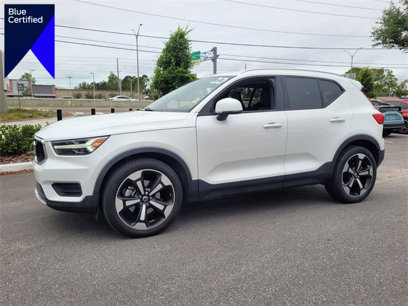 Used 2022 Volvo XC40 T4 Momentum w/ Protection Package Premier