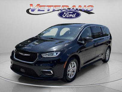 Used 2023 Chrysler Pacifica Touring-L