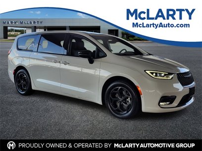 Used 2024 Chrysler Pacifica Select