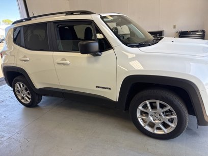 Used 2023 Jeep Renegade Latitude w/ Sun & Fun Group