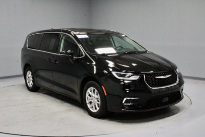 Used 2024 Chrysler Pacifica Touring-L
