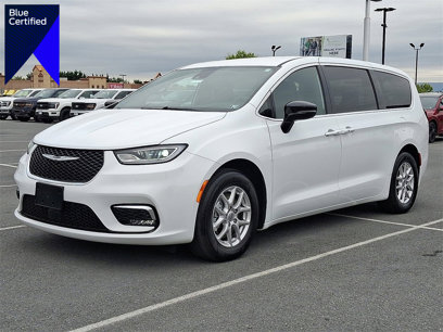 Used 2024 Chrysler Pacifica Touring