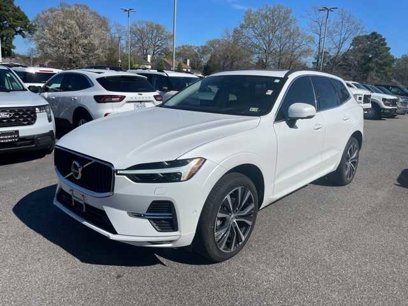 Used 2022 Volvo XC60 B5 Momentum w/ Advanced Package