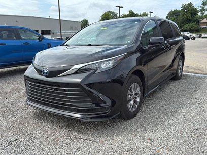 Used 2025 Toyota Sienna LE