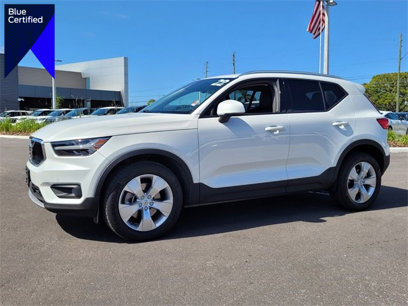Used 2022 Volvo XC40 T4 Momentum