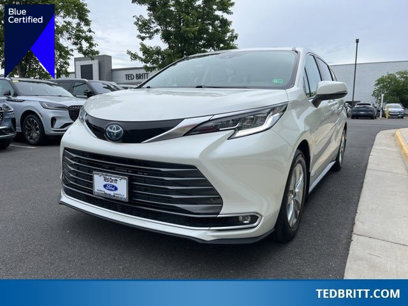 Used 2021 Toyota Sienna Limited