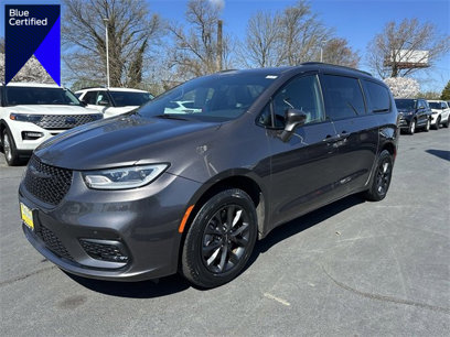 Used 2021 Chrysler Pacifica Touring-L w/ Uconnect Theater Family Group