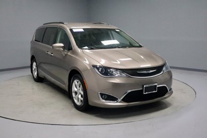 Used 2017 Chrysler Pacifica Touring-L w/ Tire & Wheel Group