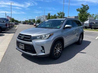 Used 2017 Toyota Highlander SE