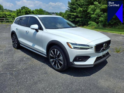 Used 2023 Volvo V60 B5 Cross Country Ultimate w/ Climate Package