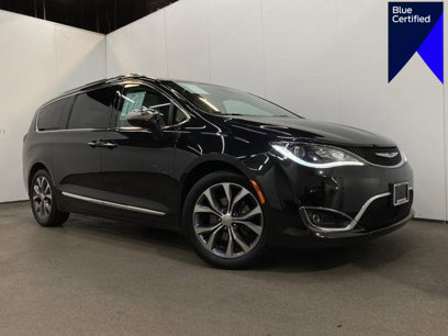 Used 2017 Chrysler Pacifica Limited w/ UConnect Theater Package