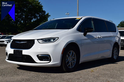 Used 2025 Chrysler Pacifica Select